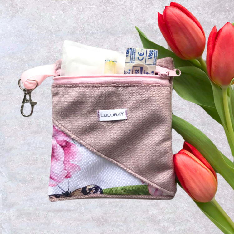 saszetka różowa i kwiaty (6).png