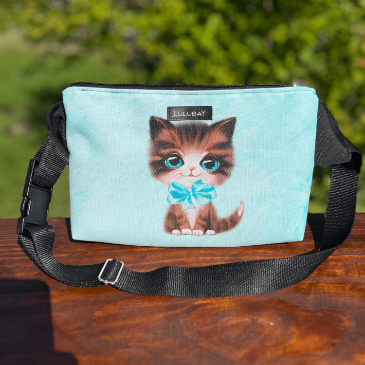 Saszetka typu nerka saszetko-nerka z kotem na pas na skos dziewczęca młodzieżowa