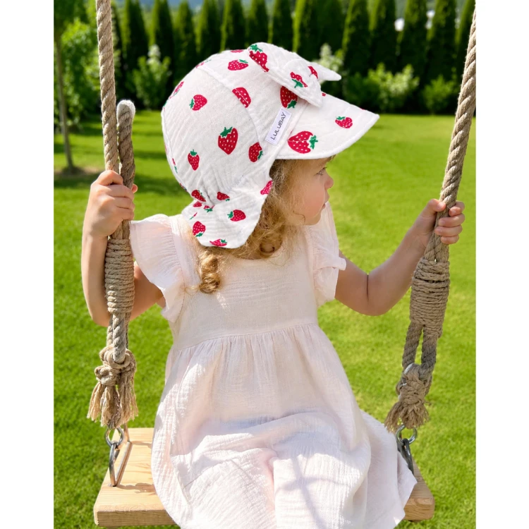 czapka w truskawki (8).png